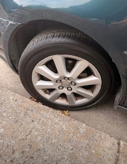 2004 Toyota Avensis