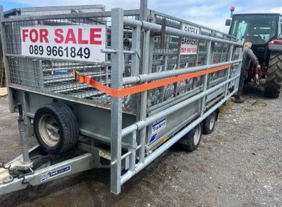 Extendable gates and barriers