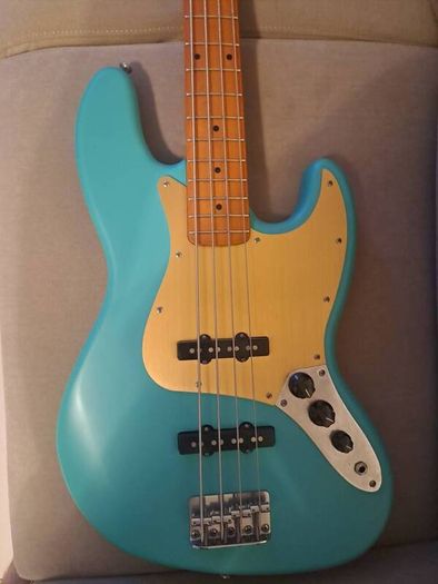 Jazz Bass Squier by Fender