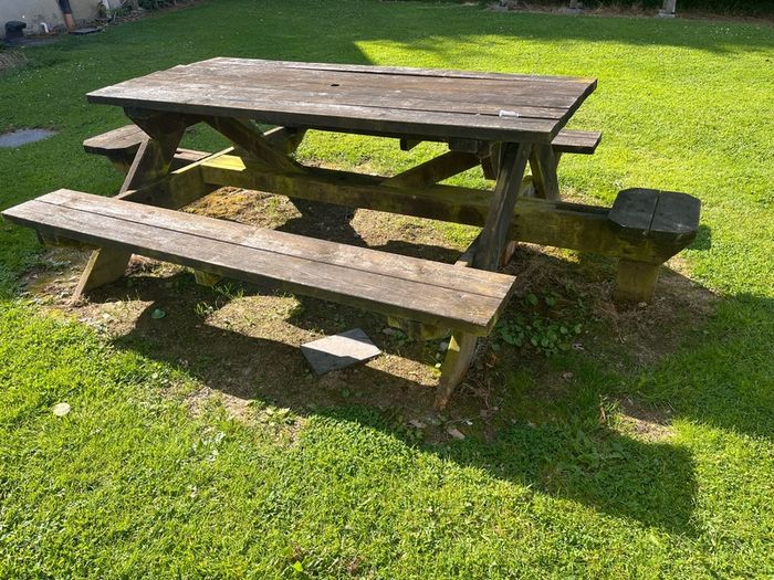picnic table