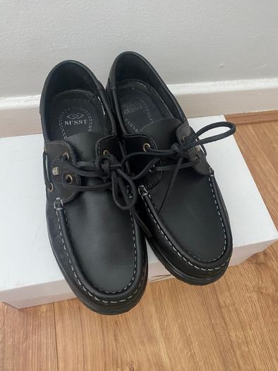 Brand New - Susst Gaby Girls WS Deck Shoe Navy Leather White Sole - Size 39