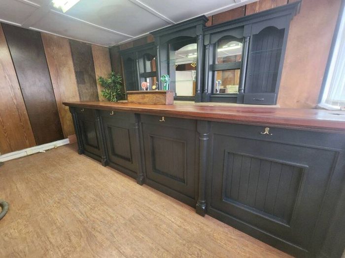 Home / pub bar