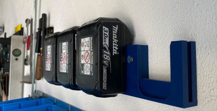 Makita 18V LXT battery mounts
