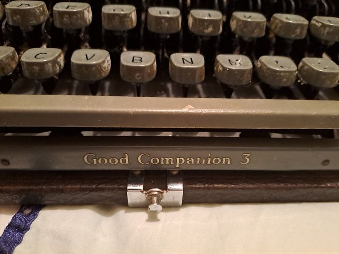 1940s Imperial Good Companion 3 Typewriter