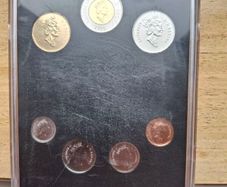 Coins - Mint Canada Set 2000 .