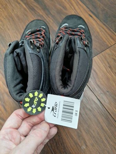 walking boots unisex UK 8