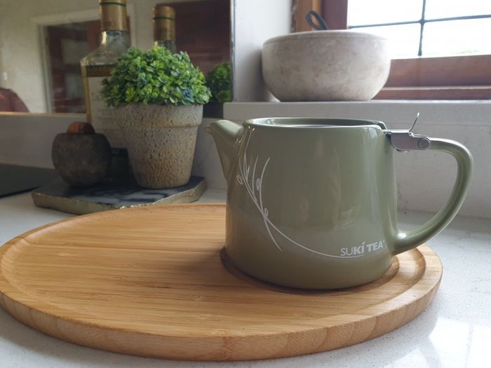 Suki Teapot 532ml with bamboo tray rrp40