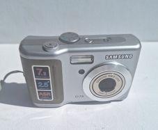 Samsung D75 Digital Camera