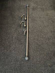 Chrome extendable curtain rail
