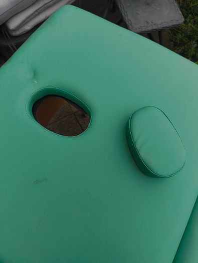massage table