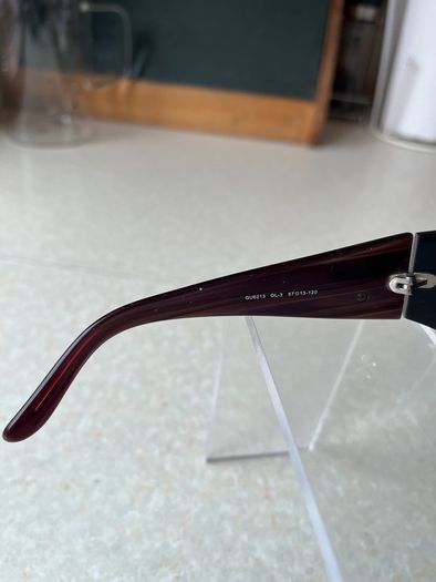 Vintage Guess sunglasses with Olive Green frame & redish Tempkearm