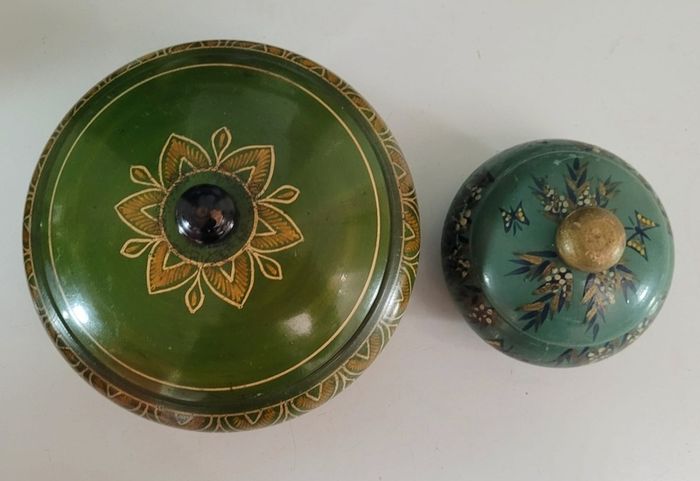 Vintage pair of handpainted lidded trinket bowls