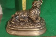 cat statue