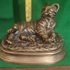 cat statue
