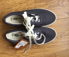 New Canvas Shoes, size 7(40)