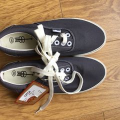 New Canvas Shoes, size 7(40)