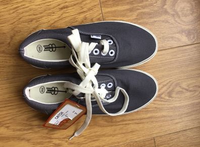 New Canvas Shoes, size 7(40)