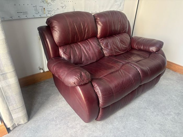Wine Coloured Leather Recliner Couch Very Good Condition