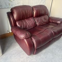Wine Coloured Leather Recliner Couch Very Good Condition
