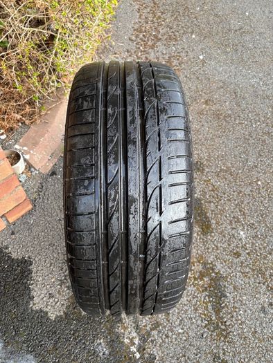 2x Tyres  Bridgestone 225/40/19 RFT ( run flat Tyres) original BMW
