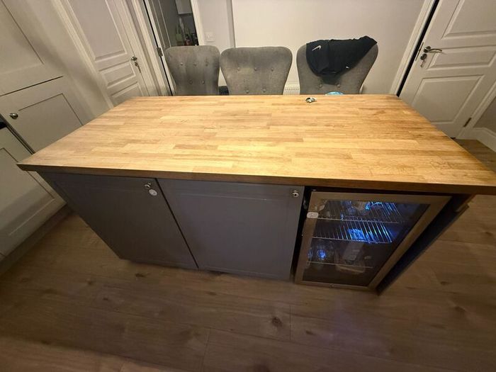 Complete Kitchen with Quartz Worktops & all appliances