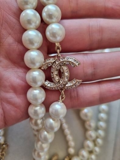 Long Pearl necklace
