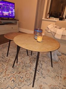 Round coffee tables