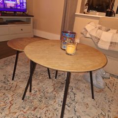 Round coffee tables