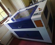 CO2 laser cutter engraver