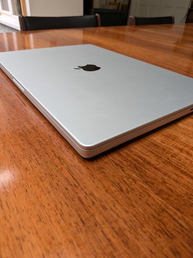 MacBook Pro 16-inch - 64gb - M1 Max with 10-core CPU and 32-core GPU