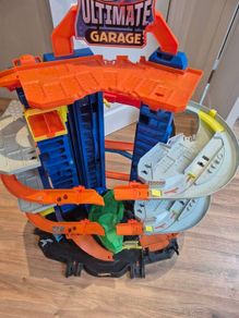 Hot Wheels Garage