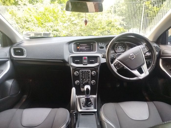Volvo V40 2018 - Freshly NCT'ed. Car Tax 190 PA