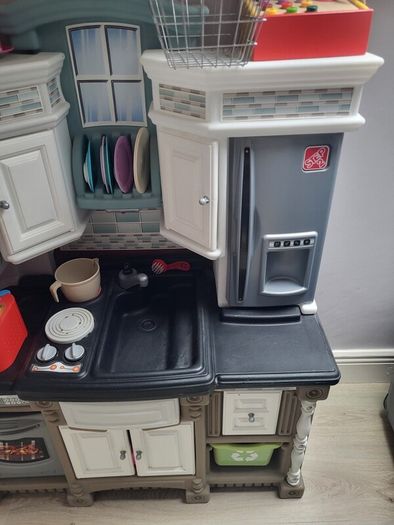childs kitchen comes with accessories