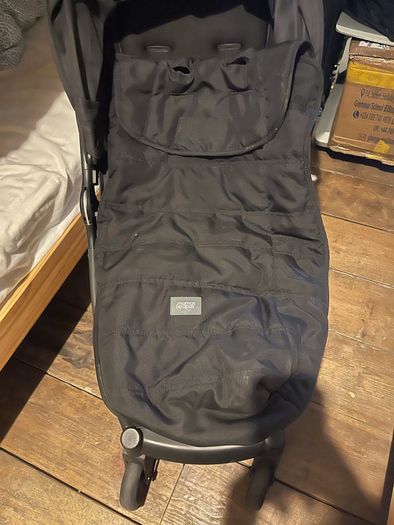 buggy with rain cover & foot muffins