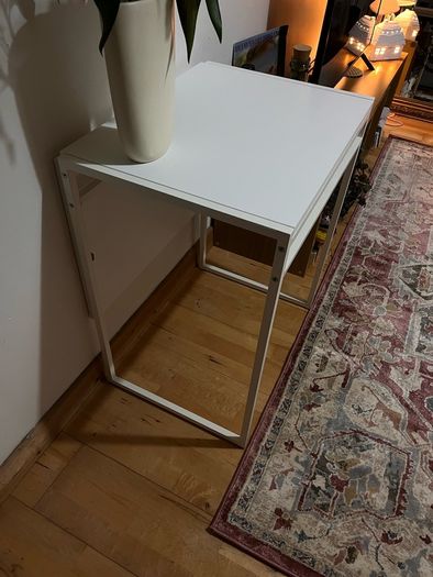 Leaf-drop white table