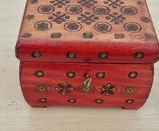 Vintage wooden box for jewelry or threads
