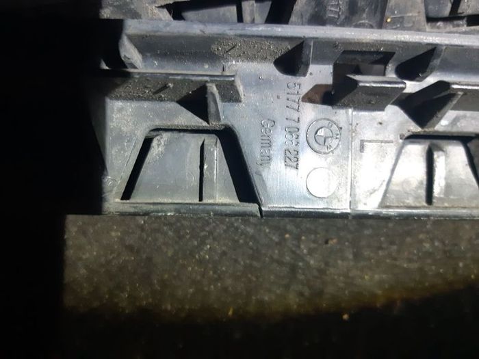 Bmw E60 E61 Left Front Wing Brecket 7066227
