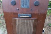 vintage Murphy radio from the 1930s
