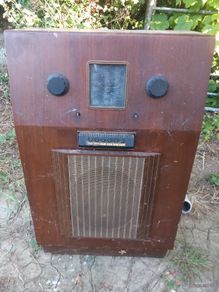 vintage Murphy radio from the 1930s