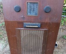 vintage Murphy radio from the 1930s