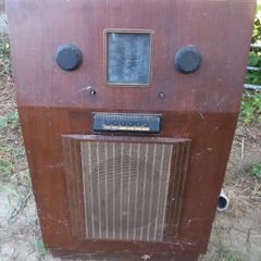vintage Murphy radio from the 1930s