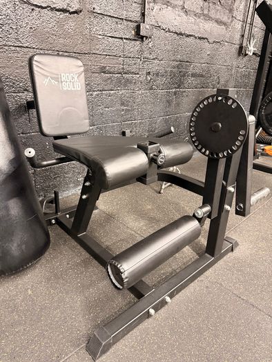 Leg Extension & Curl Machine Gym