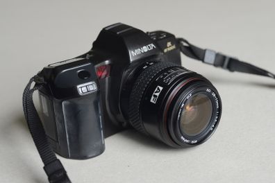 Minolta  8700i  35mm Film SLR Camera