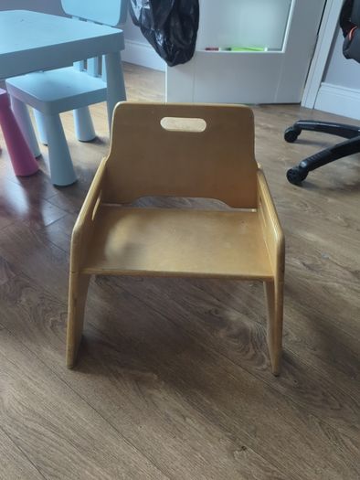 kids table and chairs