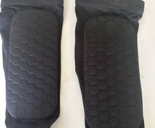 shin Defender with ankle protection. 10 to 14 year olds