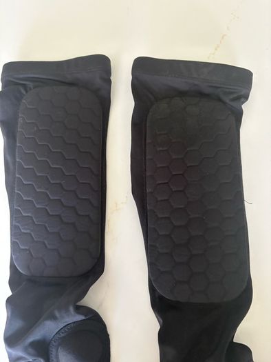 shin Defender with ankle protection. 10 to 14 year olds