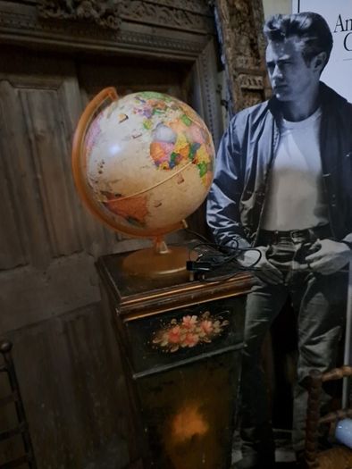 Retro Globe Light