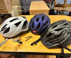 Set of 3 cycling helmets