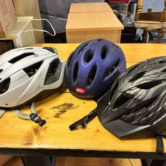 Set of 3 cycling helmets