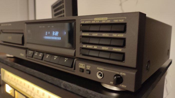 TECHNICS SL-PG200A,CD player. Remote,manuals,full cleaned.